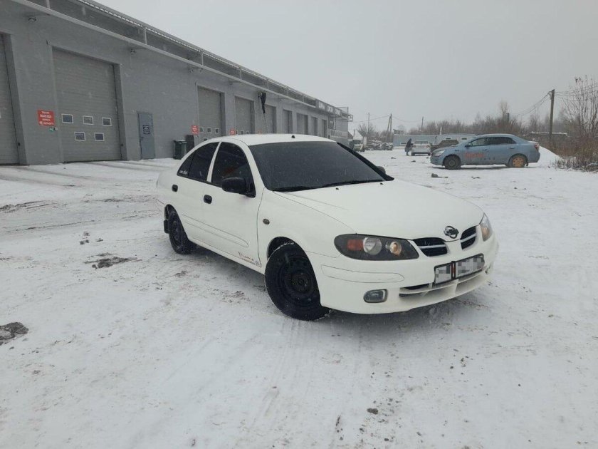 Ниссан Альмера n16 с белыми колпаками