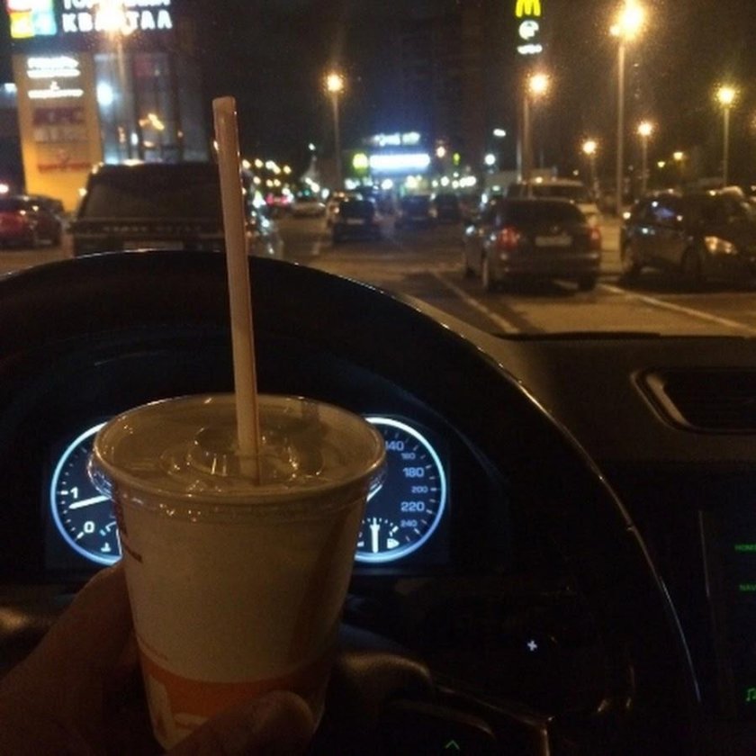 Кофе в машине ночью