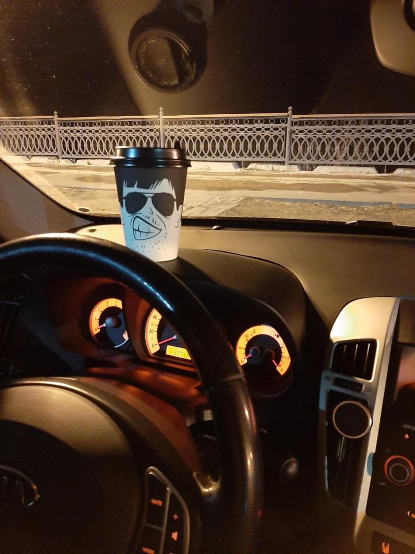 Кофе в салоне авто