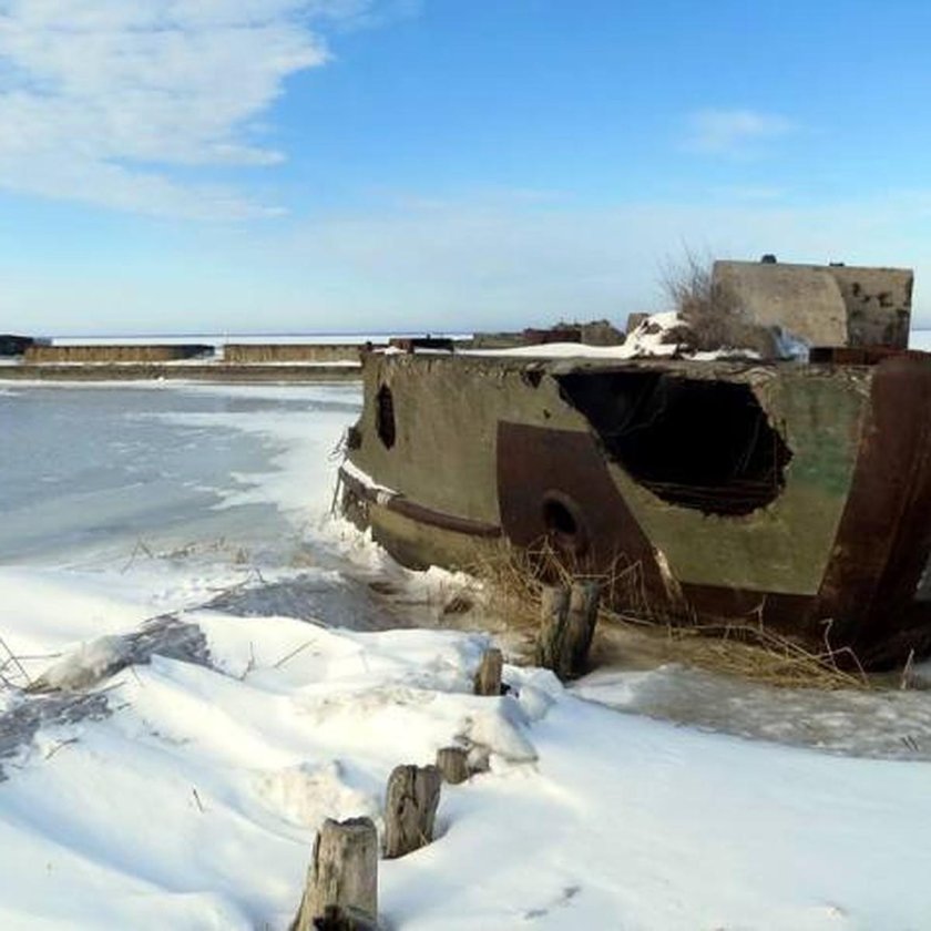 Затонувшие баржи Калининград