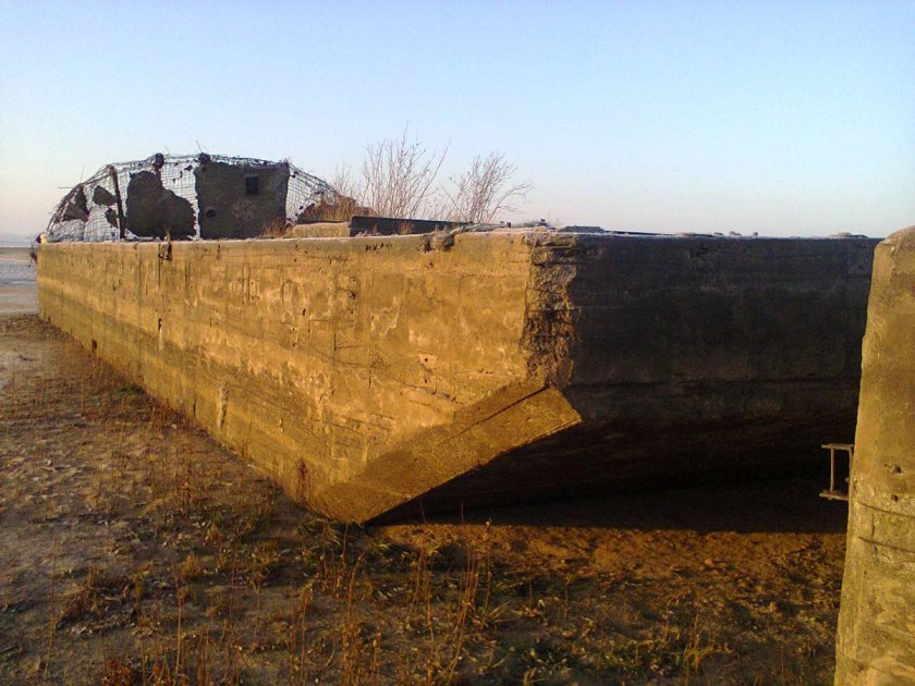 Бетонная баржа Аксай