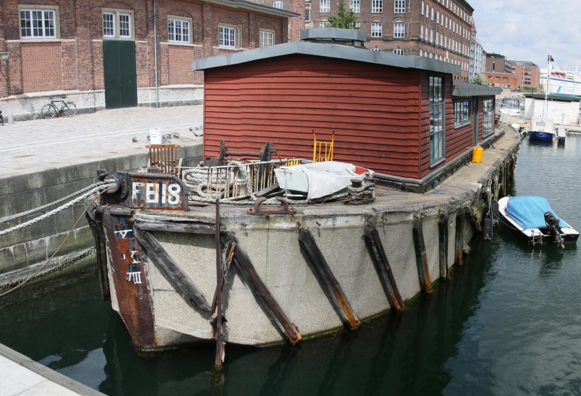 Баржа из бетона