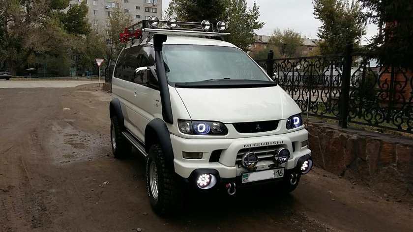 Митсубиси Делика д4