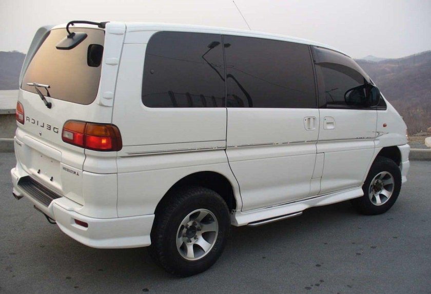 Mitsubishi Delica 2000
