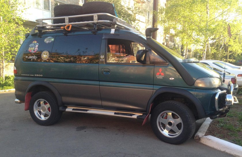 Мицубиси Делика 400