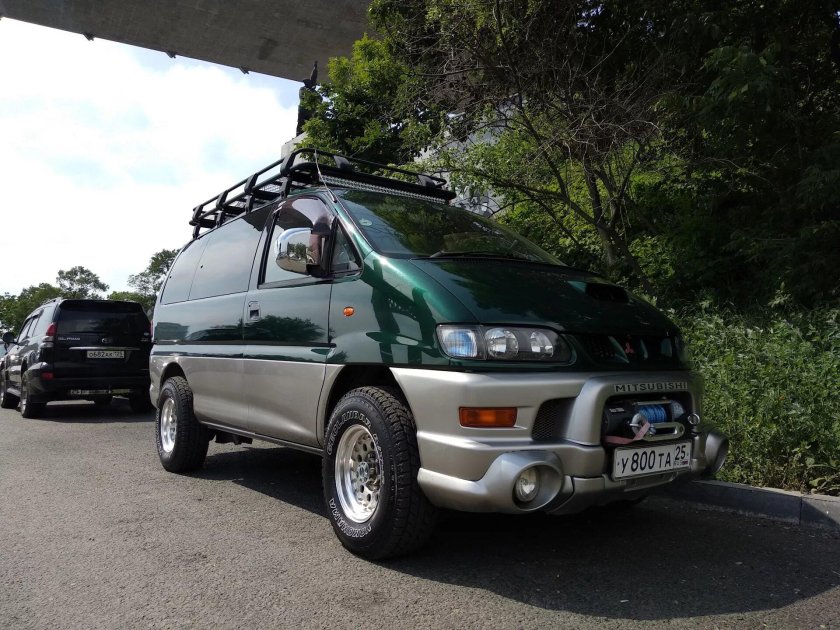 Митсубиси Делика 400