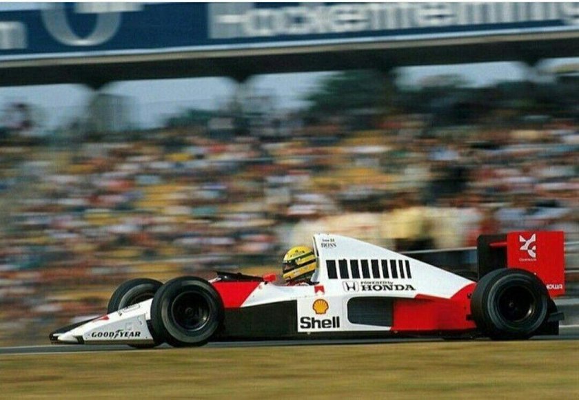 Болид Макларен 1990