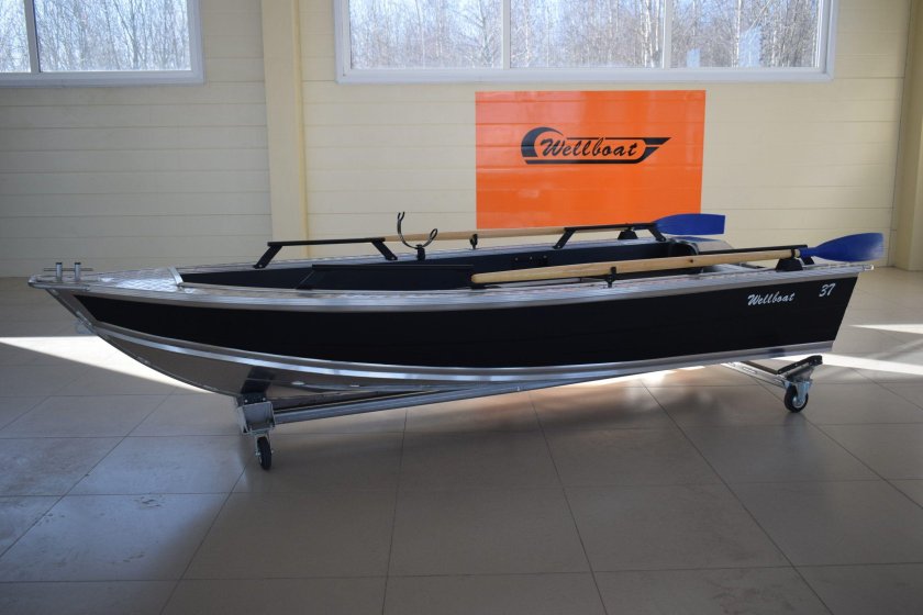 Лобовое стекло на лодку Вельбот 37