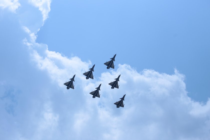 Военные самолеты в небе