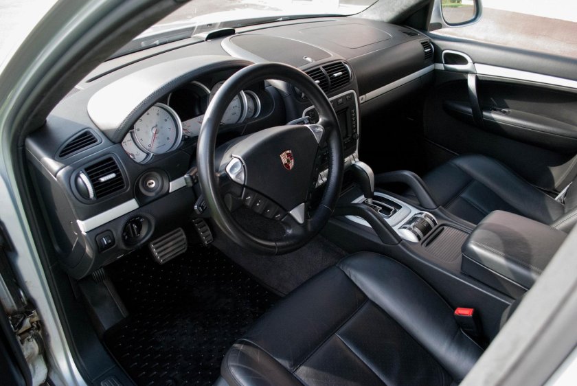 Порше Кайен 2008 салон