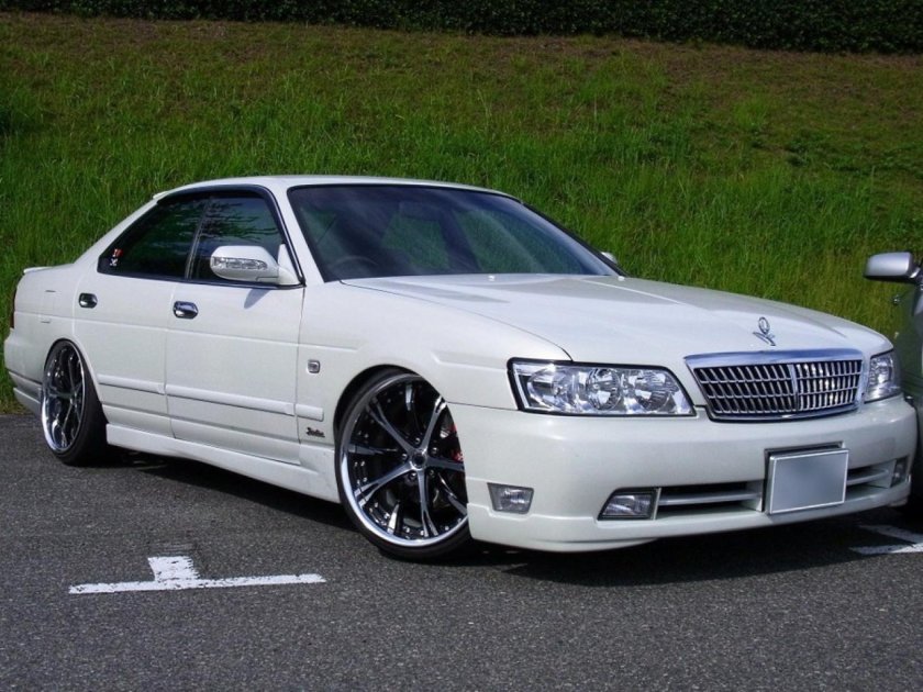Nissan Laurel c35