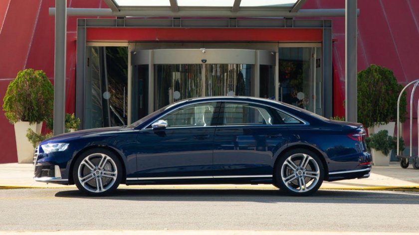 Ауди седан s8