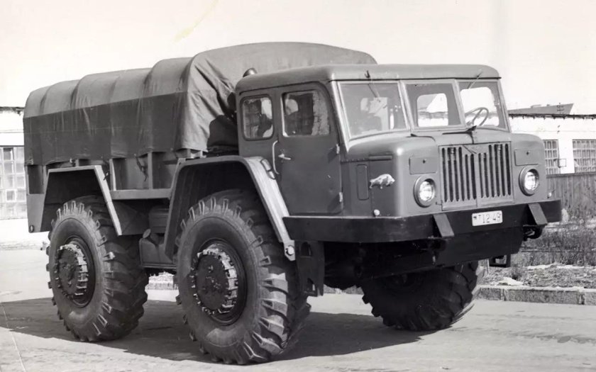 МАЗ 525 военный