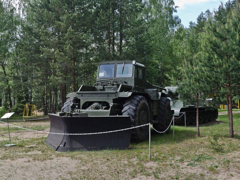 Военный тягач МАЗ 538