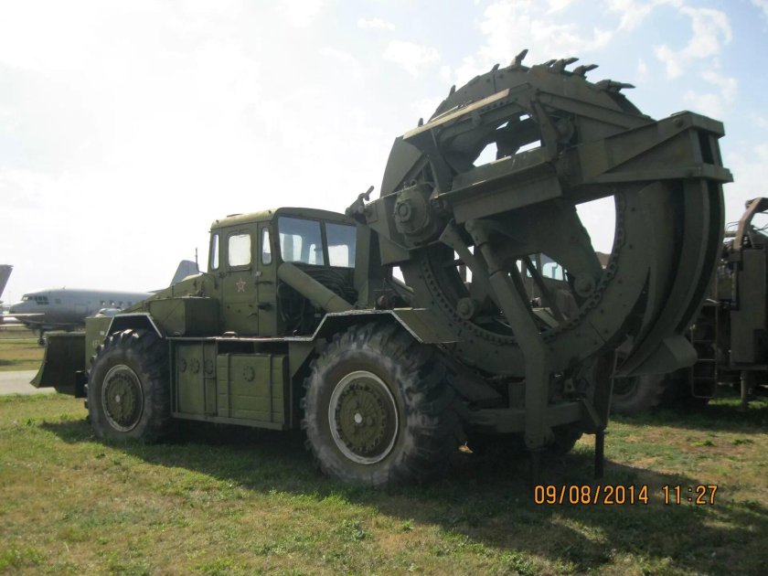 Траншейная машина колесная ТМК-2