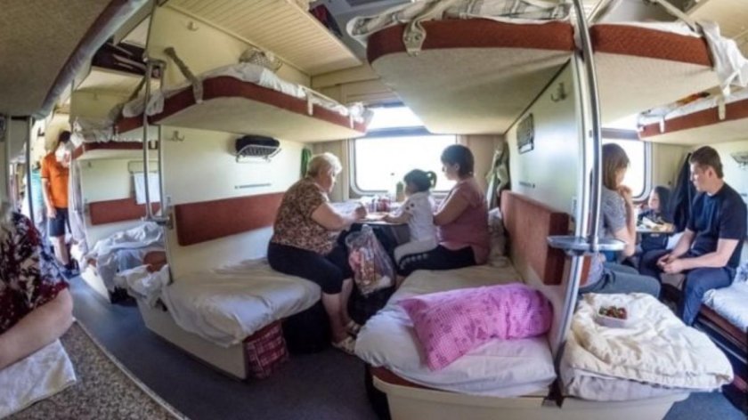 Поезд РЖД внутри плацкарт