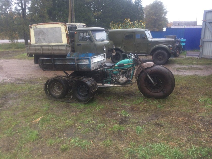 Трицикл Урал болотоход