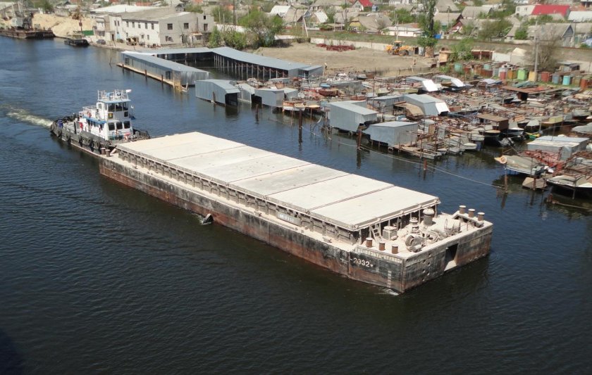 Баржа Лихтер