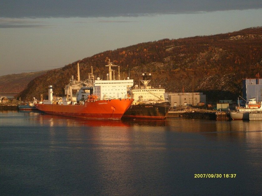 Атомный лихтеровоз