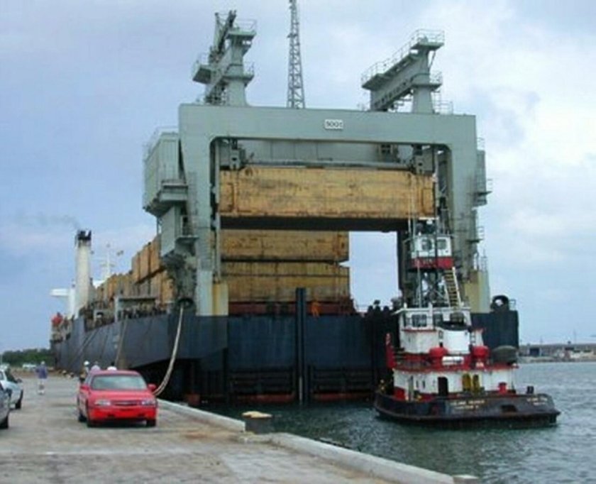 Лихтеровоз «Алексей Косыгин» (спущен на воду в 1984 году)