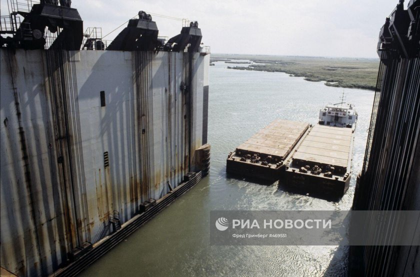 Лихтеровоз Юлиус Фучик