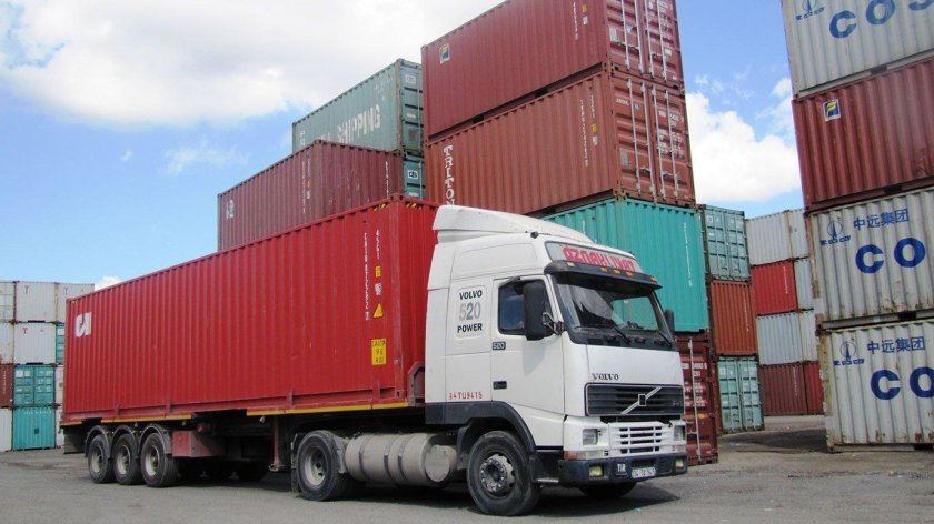 Контейнеровоз 20 футов Вольво