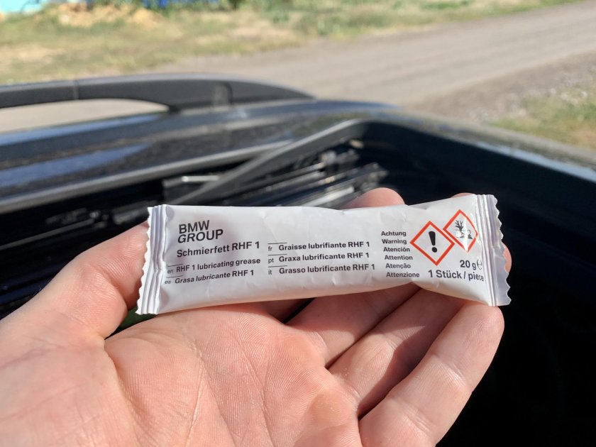 Смазка для направляющих панорамной крыши