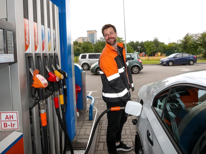 Заправщик АЗС