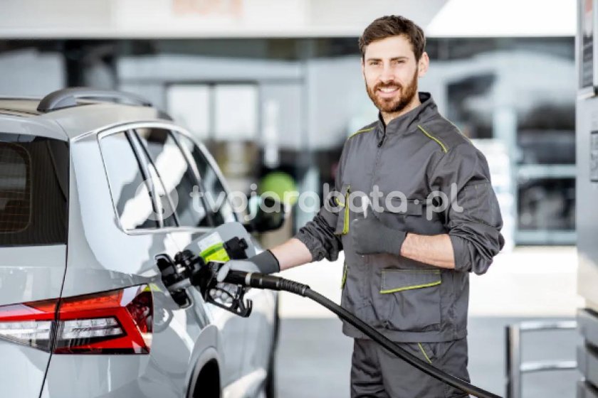 Заправщик АЗС