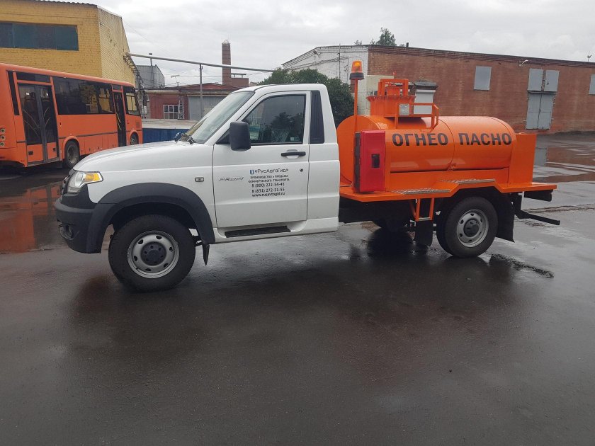 УАЗ профи топливозаправщик