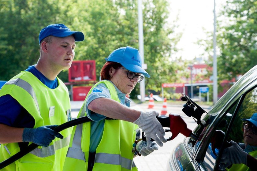 Работник АЗС