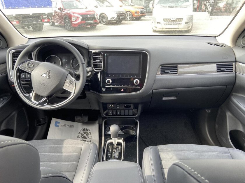 Mitsubishi Outlander 3 Рестайлинг 2 комплектации