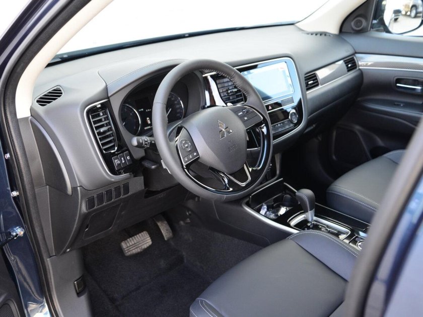 Mitsubishi Outlander 2021 салон