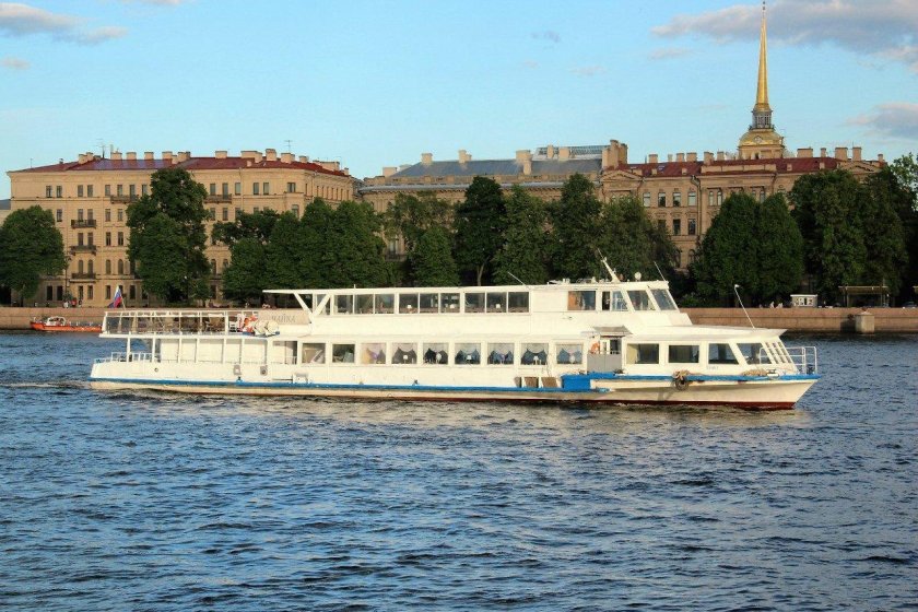Теплоход Чайка СПБ