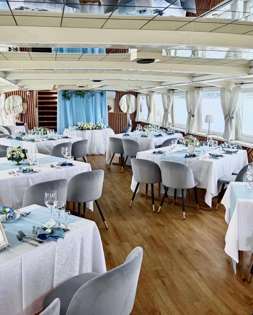 Теплоход Чайка Санкт-Петербург