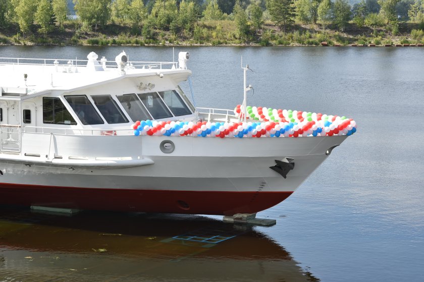 Теплоход Чайка на СПГ