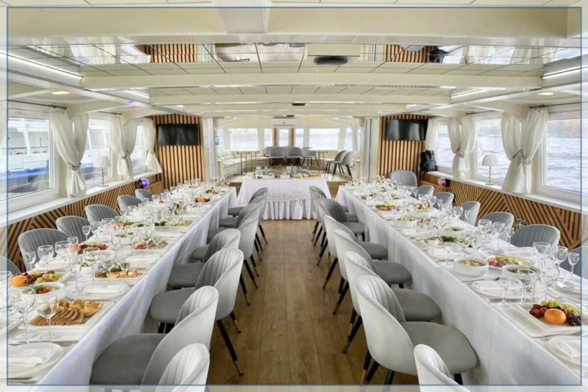 Теплоход Чайка СПБ