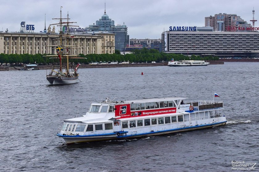 Теплоход Дунаевский Санкт-Петербург