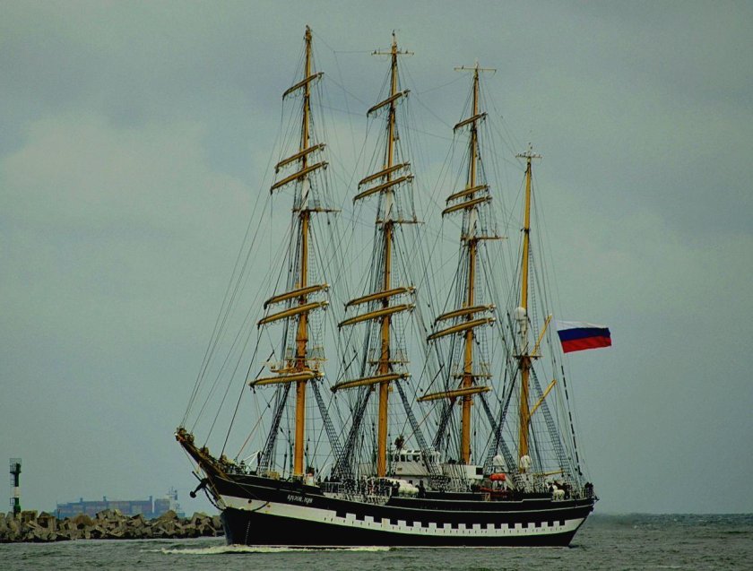 Парусник Крузенштерн в Калининграде
