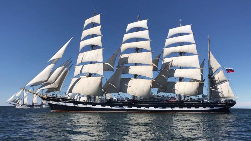 Парусники Седов и Крузенштерн