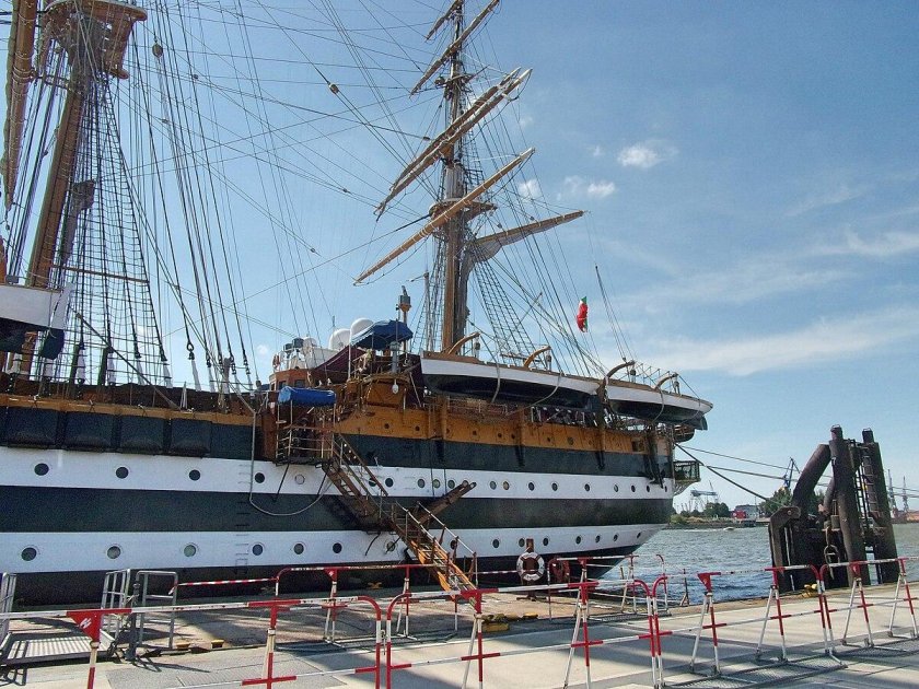 Итальянский корабль Америго Веспуччи