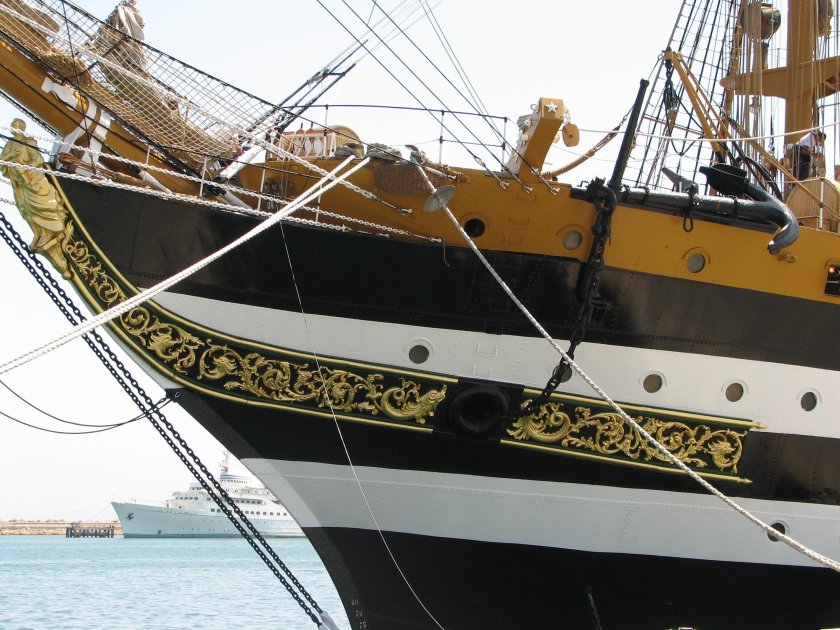 Итальянский корабль Америго Веспуччи