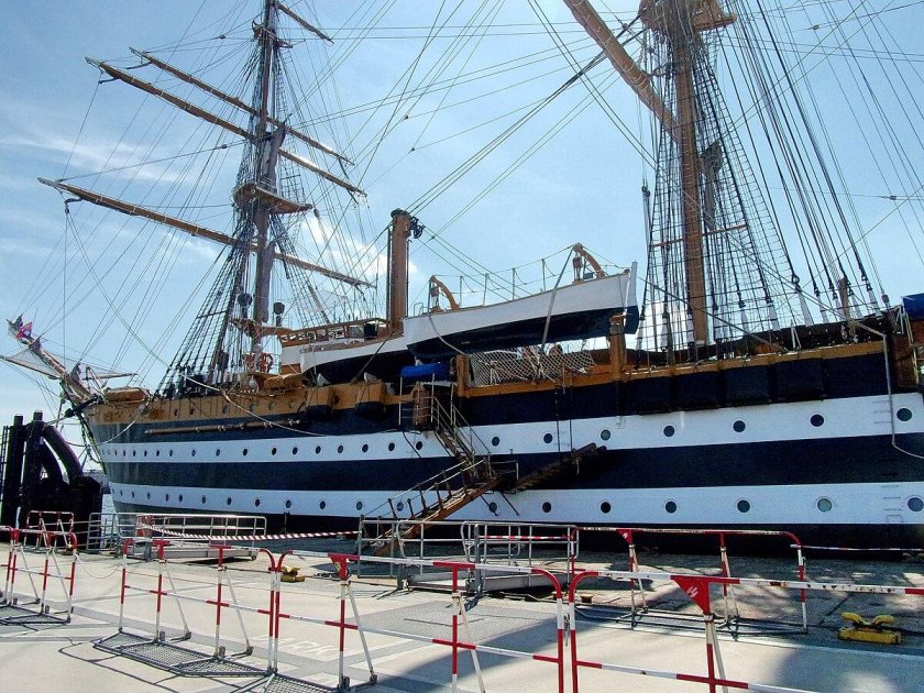 Итальянский корабль Америго Веспуччи