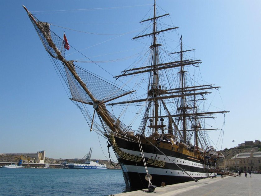 Amerigo Vespucci ship