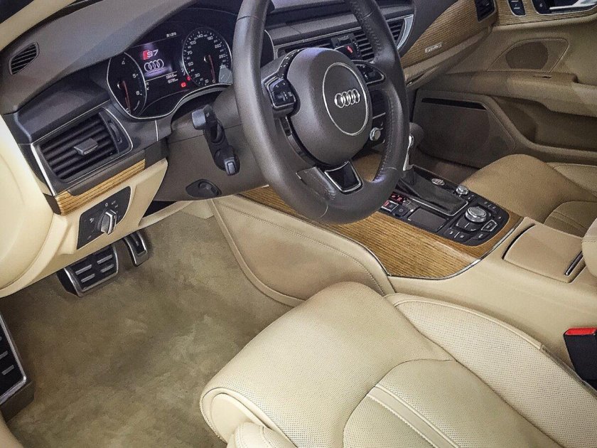 Ауди а4 светлый салон