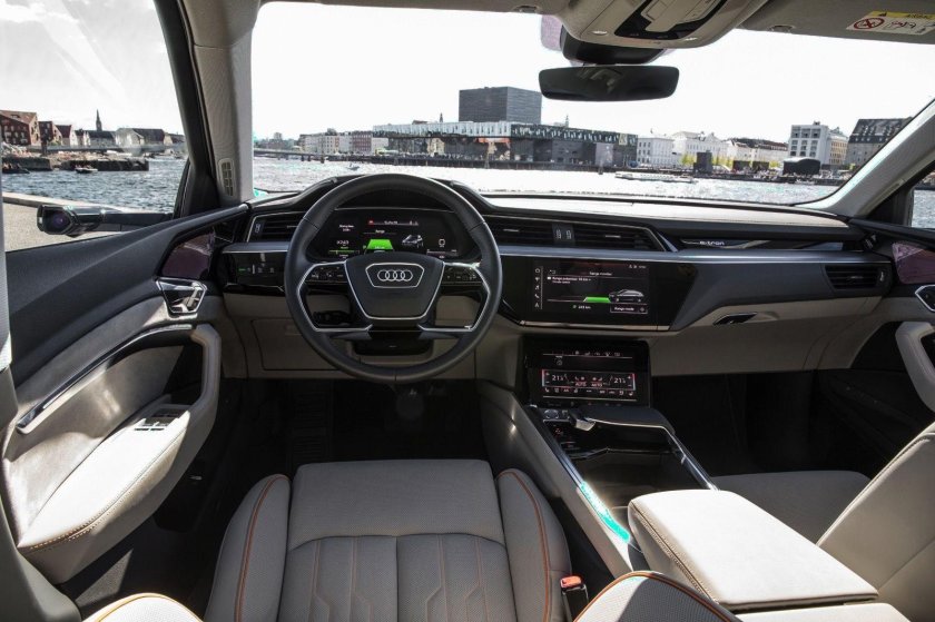 Ауди e-tron салон
