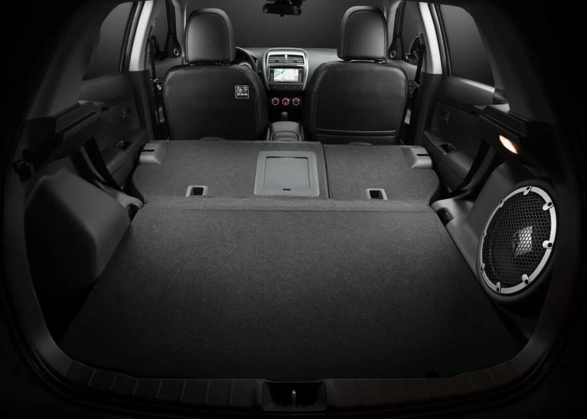 Салон Мицубиси АСХ 2013