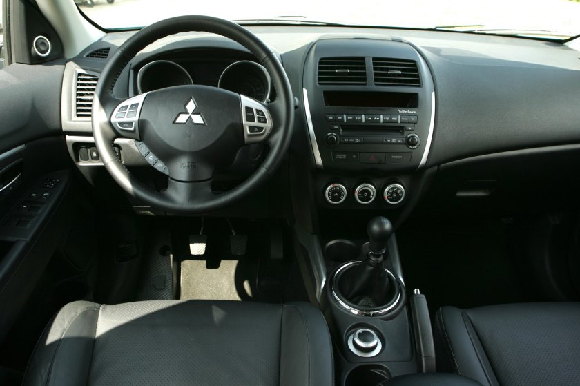 Mitsubishi ASX 2012 салон