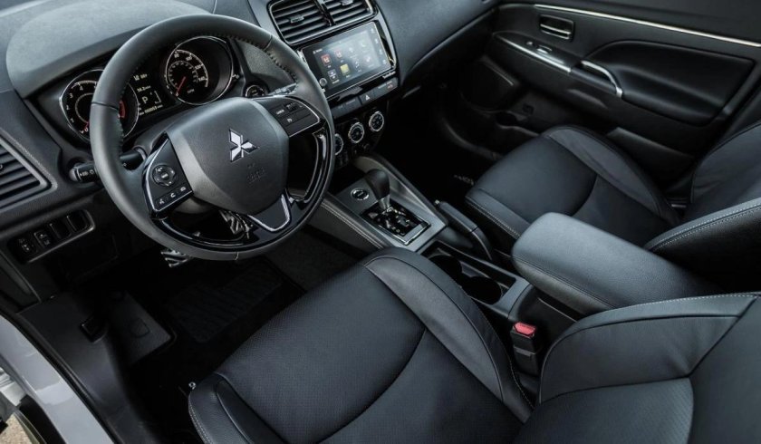 Митсубиси Аутлендер 2018 салон