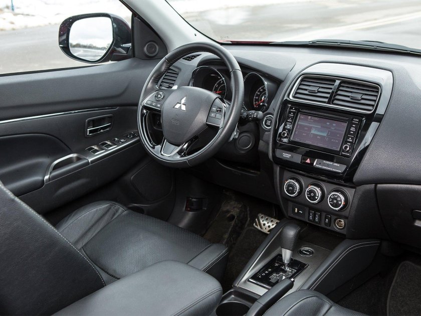 Митсубиси АСХ 2017 салон